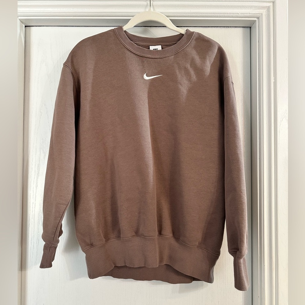 Nike Crewneck Sweatshirt in Brown with White Swoosh
